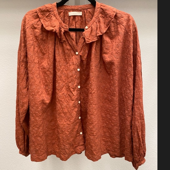 Doen Tops - Doen Rust Blouse with Ruffled Collar